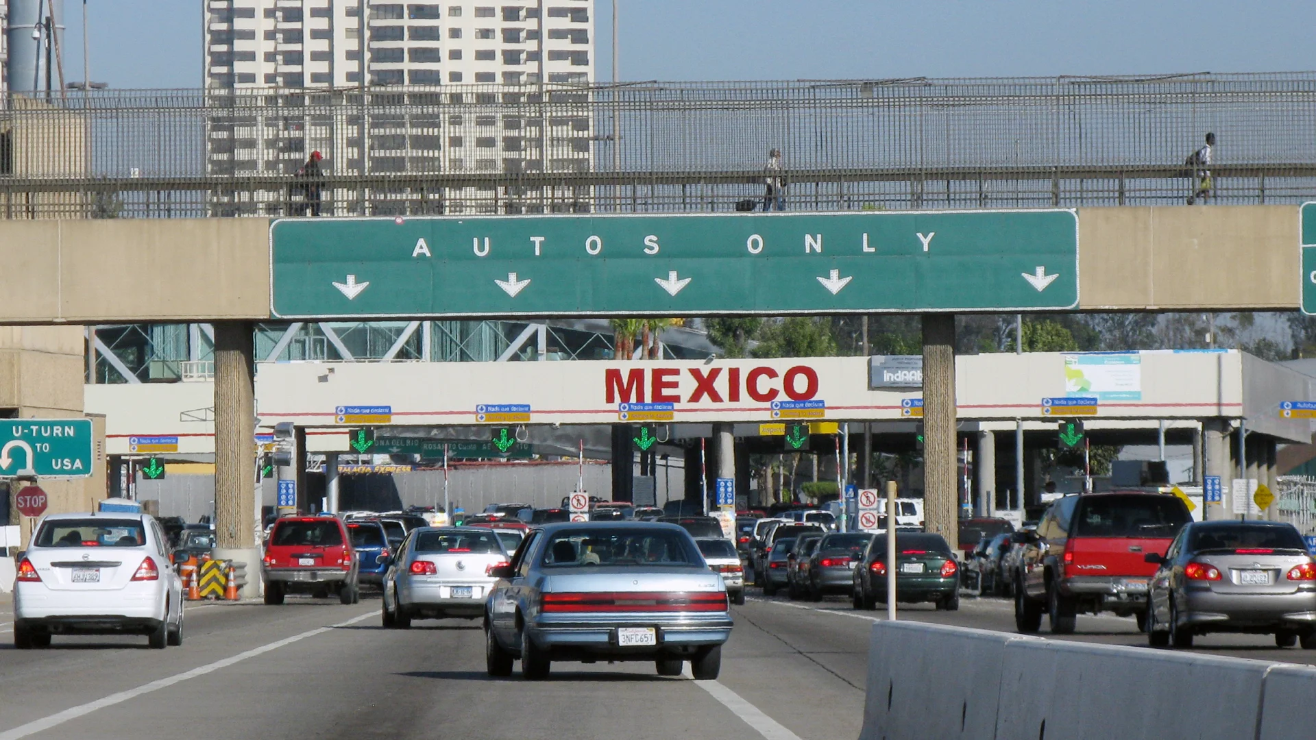 Cars lined up, waiting to cross the Mexican border