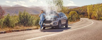 Un coche averiado en una carretera mexicana